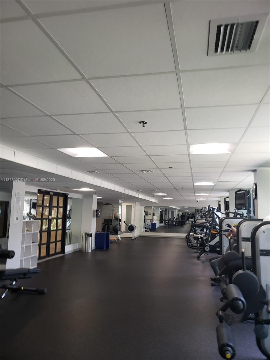 540 Brickell Key Drive, Unit 1524 Miami, FL 33131 - Photo 29 of 44 a view of a room with gym equipment