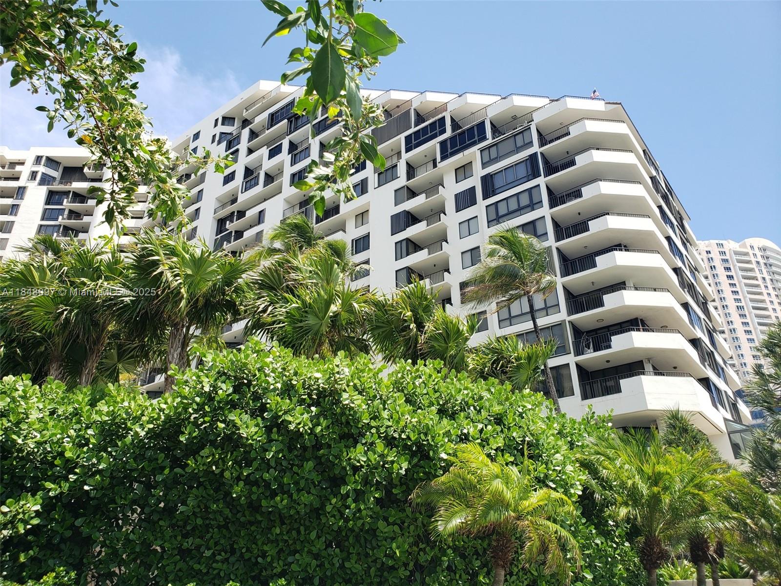540 Brickell Key Drive, Unit 1524 Miami, FL 33131 - Photo 40 of 44 a view of a tall building
