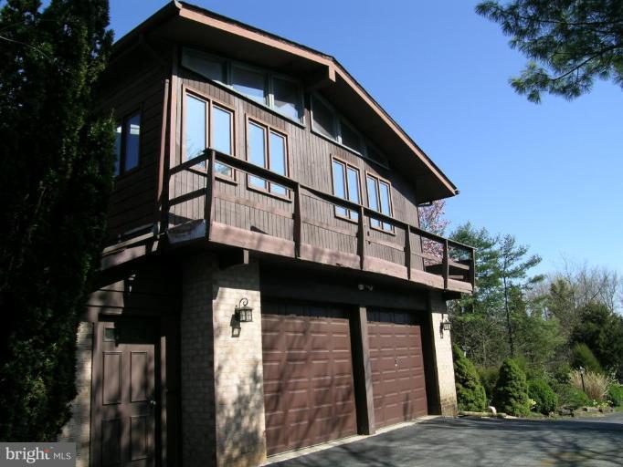 13900 Alderton Road Silver Spring, MD 20906 - Photo 3 of 11 Attached 2 car garage