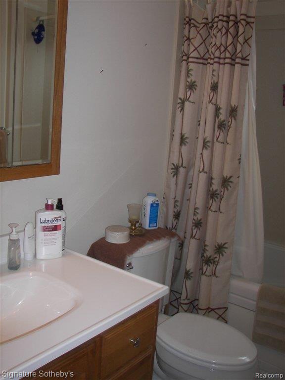 2044 White Lake Road Highland, MI 48356 - Photo 9 of 9 100_2316.JPG