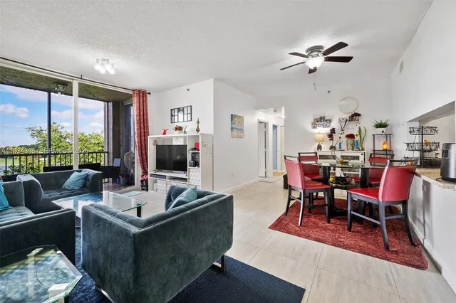 $409,900 | 9755 Northwest 52nd Street, Unit 513, Doral, FL 33178