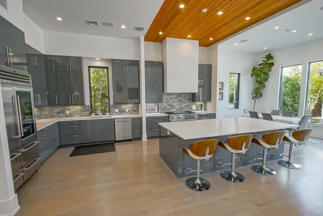 $2,875,000 | 262 Garden Road, River Ridge, LA 70123