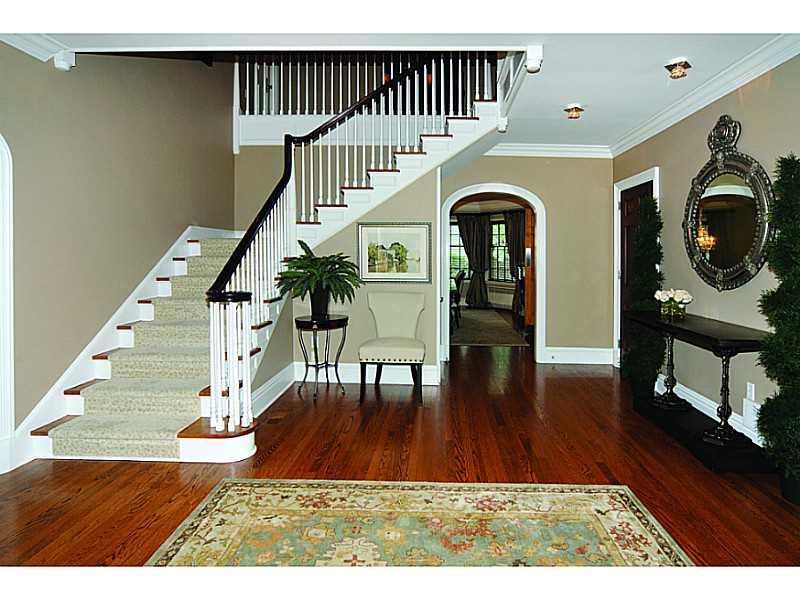 1040 Highmont Road Pittsburgh, PA 15232 - Photo 2 of 25 Entry/Foyer.