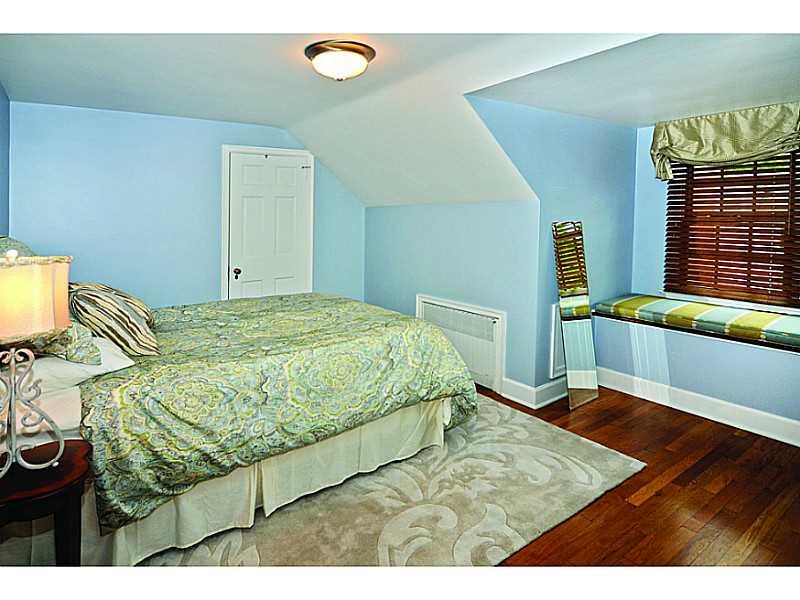 1040 Highmont Road Pittsburgh, PA 15232 - Photo 14 of 25 Bedroom.