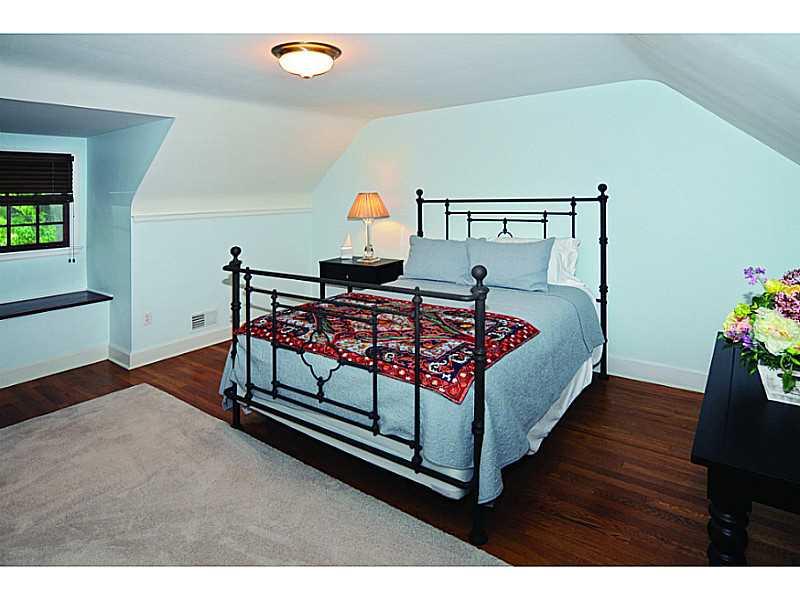1040 Highmont Road Pittsburgh, PA 15232 - Photo 16 of 25 Bedroom.