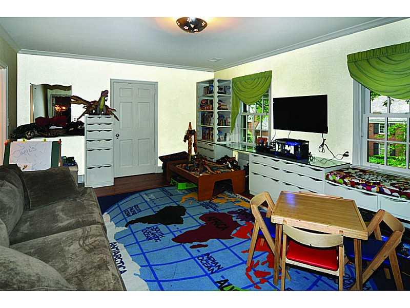 1040 Highmont Road Pittsburgh, PA 15232 - Photo 18 of 25 Bedroom.
