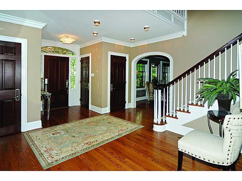 1040 Highmont Road Pittsburgh, PA 15232 - Photo 3 of 25 Entry/Foyer.