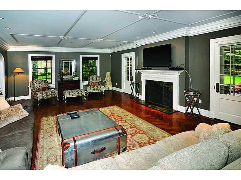 1040 Highmont Road Pittsburgh, PA 15232 - Photo 4 of 25 Living Room.