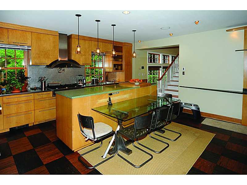 1040 Highmont Road Pittsburgh, PA 15232 - Photo 6 of 25 Kitchen.