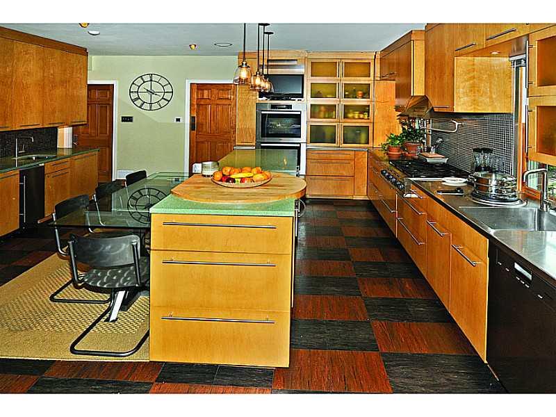 1040 Highmont Road Pittsburgh, PA 15232 - Photo 7 of 25 Kitchen.