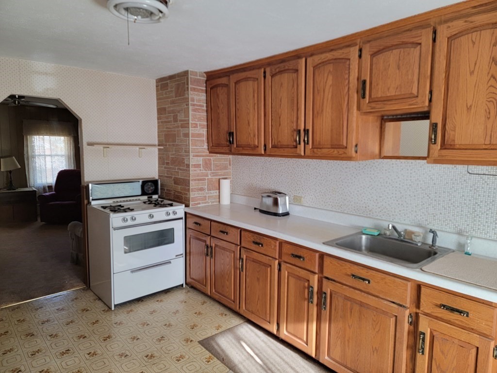 7 Cherry Street Ware, MA 01082 - Photo 4 of 20 Gallery Image 4