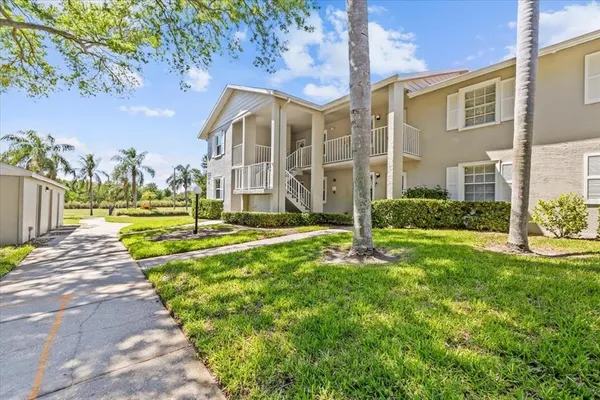 $225,000 | 1390 Oakhill Drive, Unit 202, Dunedin, FL 34698