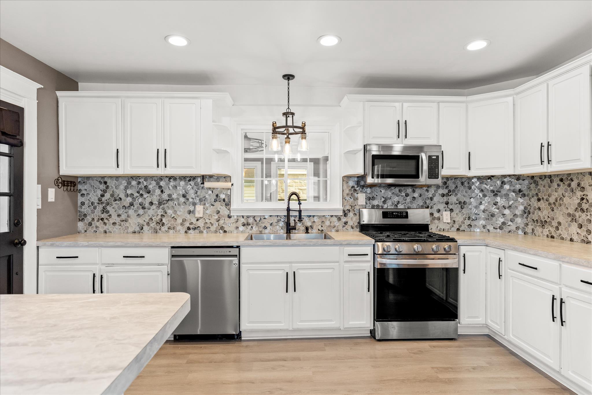 310 Hanover Road York, PA 17408 - Photo 14 of 56 Kitchen