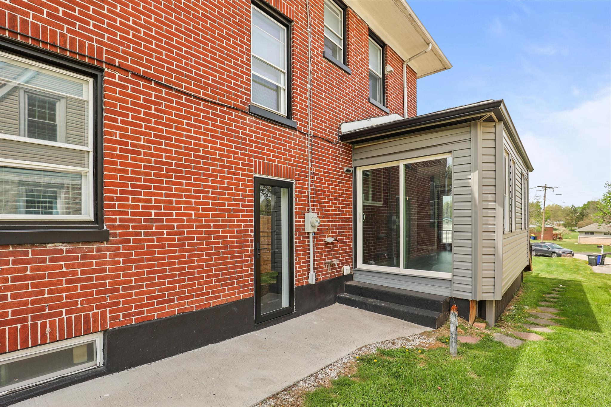 310 Hanover Road York, PA 17408 - Photo 35 of 56 Side entry