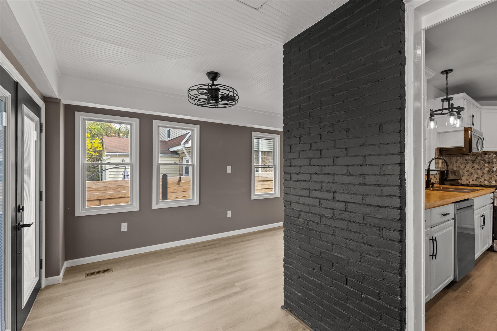 310 Hanover Road York, PA 17408 - Photo 36 of 56 Sunroom