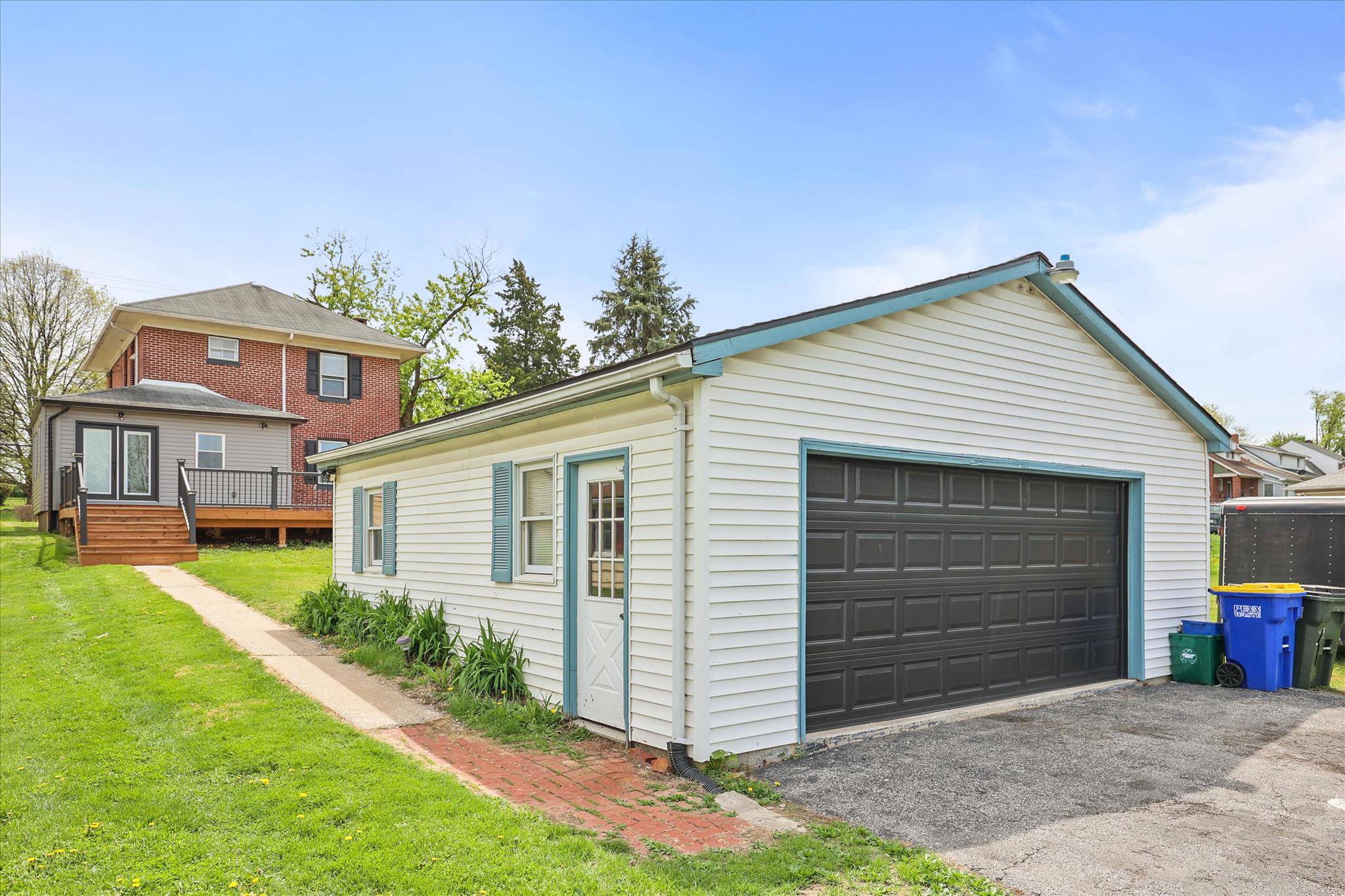 310 Hanover Road York, PA 17408 - Photo 47 of 56 Garage