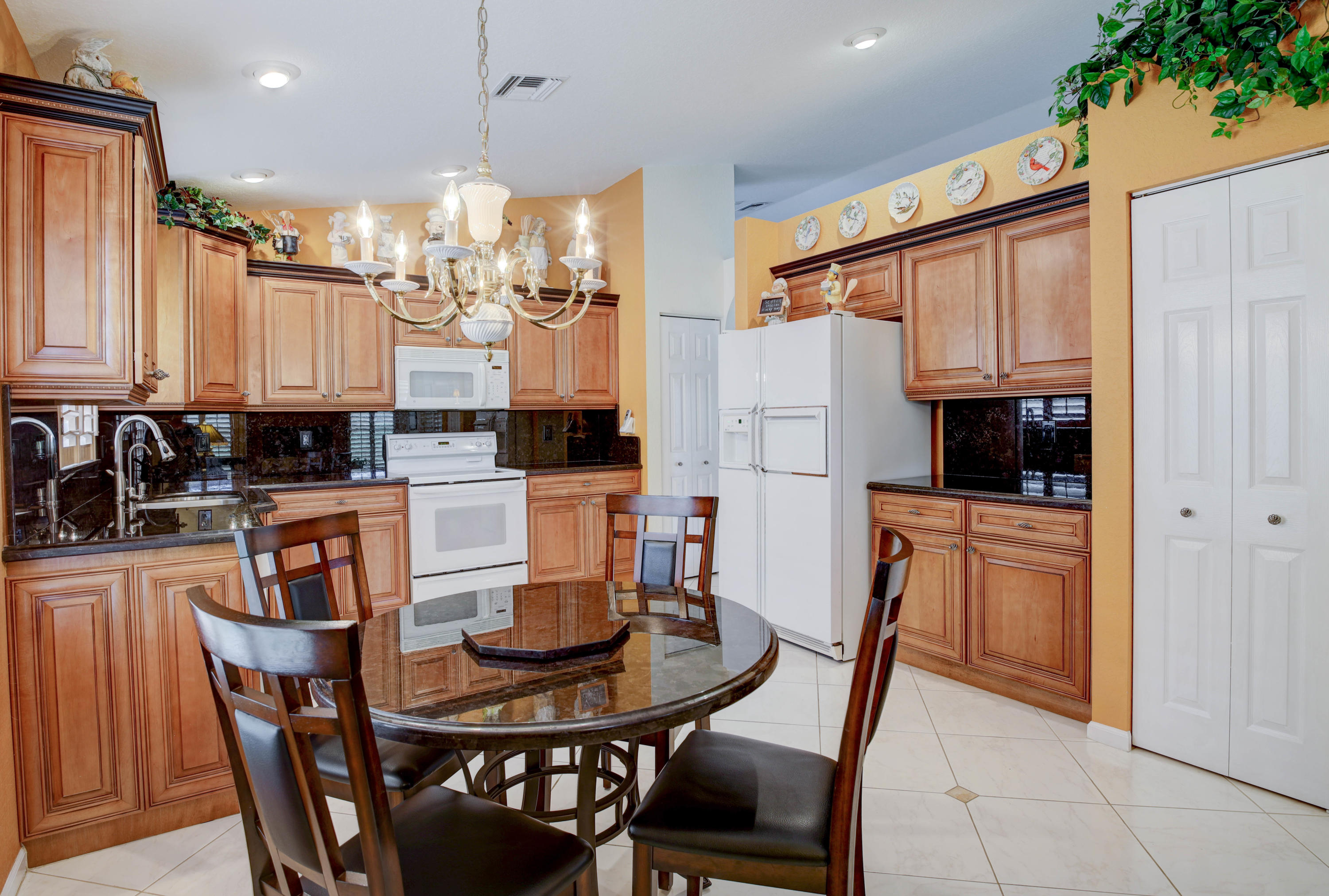6709 Sun River Road Boynton Beach, FL 33437 - Photo 11 of 51 Updated Eat-in kitchen