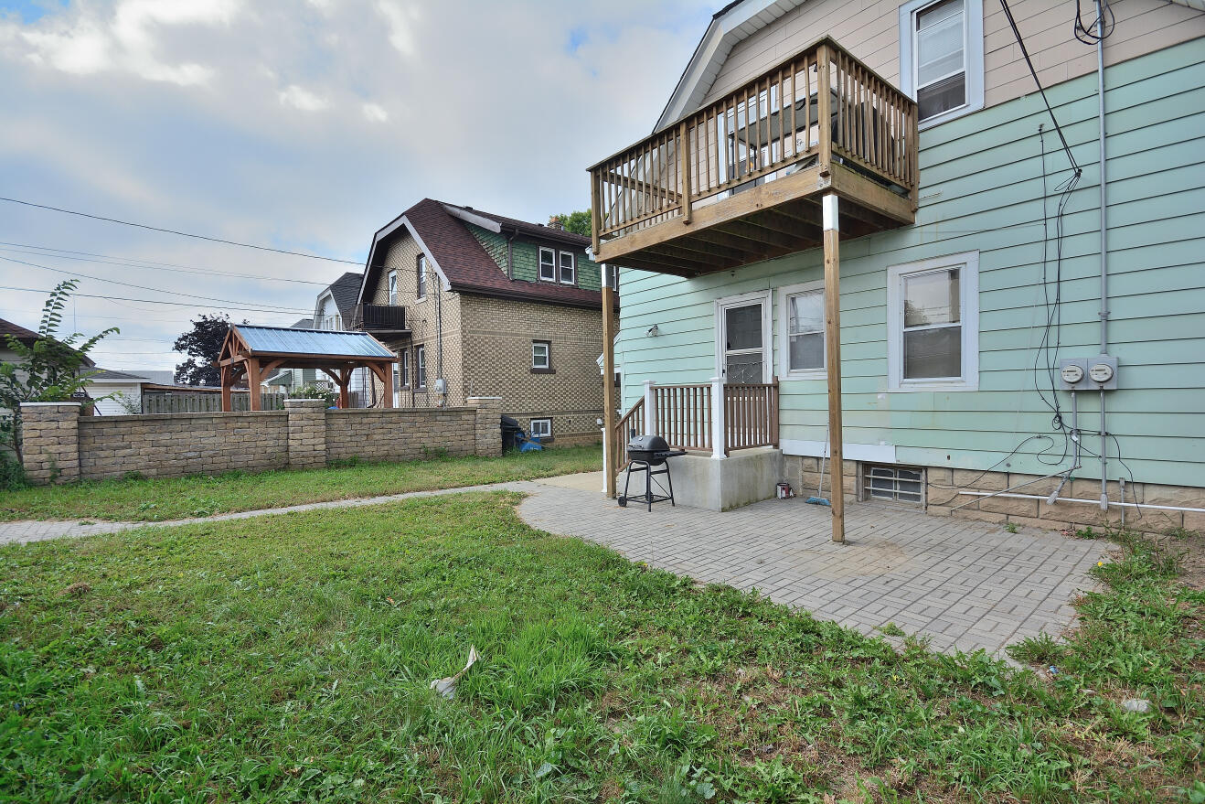 2148 South 33rd Street, Unit A Milwaukee, WI 53215 - Photo 18 of 20 Patio and deck