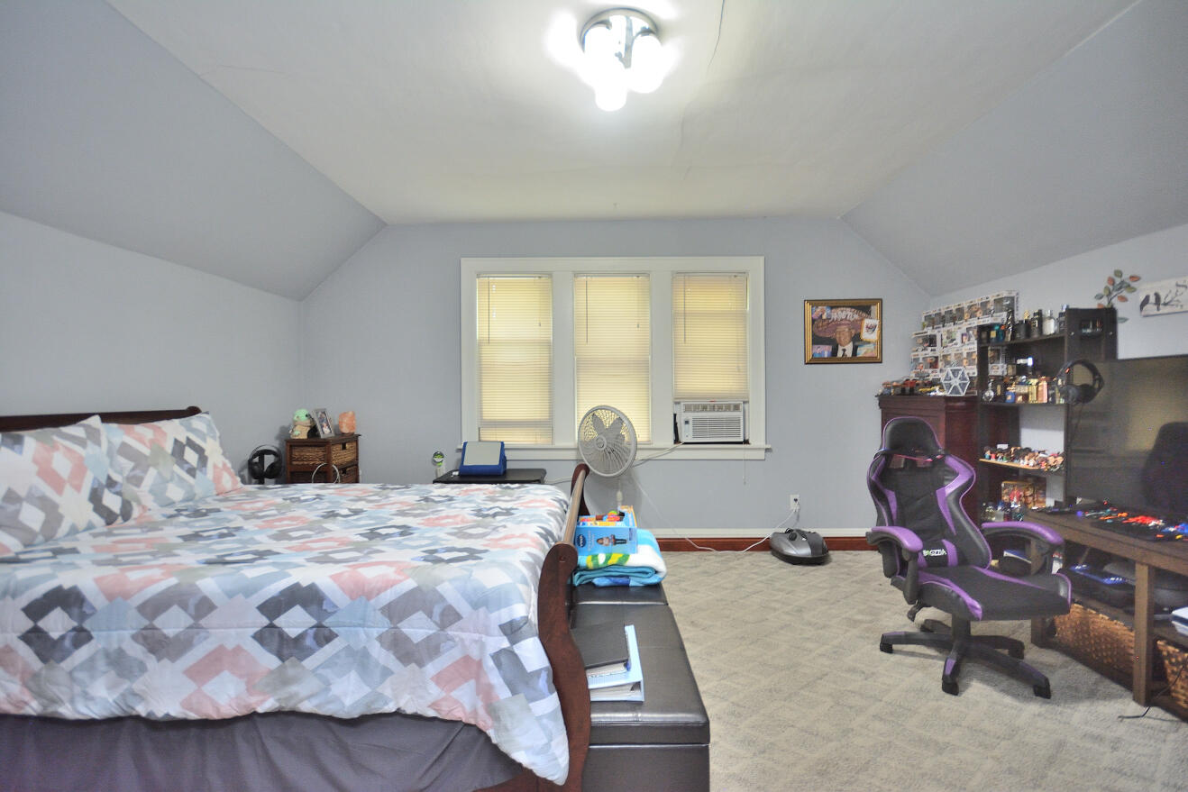 2148 South 33rd Street, Unit A Milwaukee, WI 53215 - Photo 7 of 20 Upper Living room