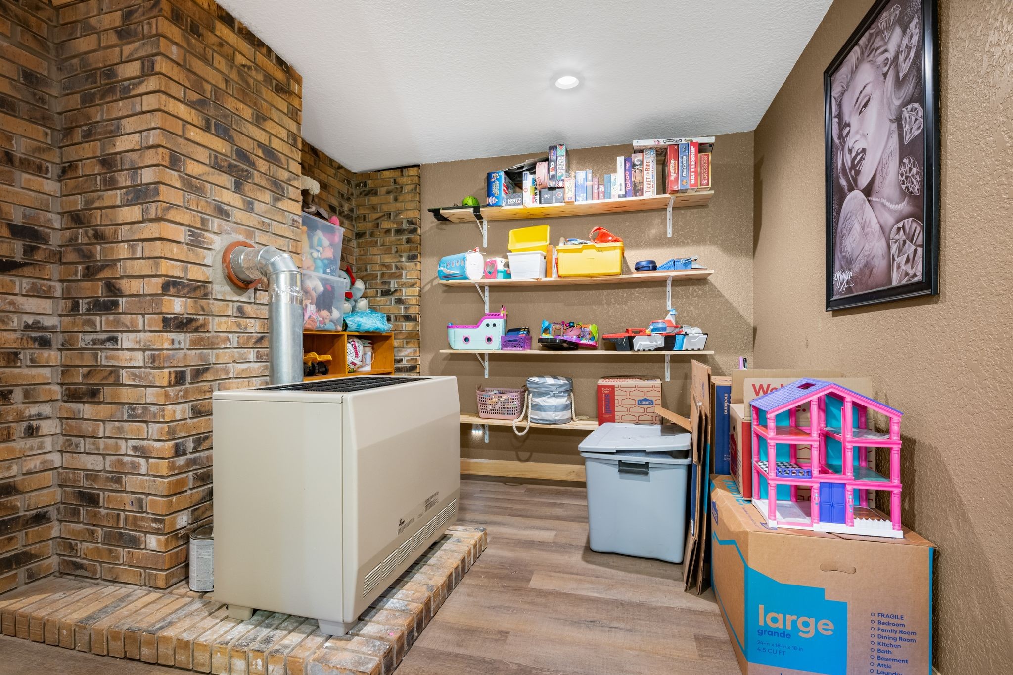 298 Langford Road Waverly, TN 37185 - Photo 25 of 53 a room with furniture and a flat screen tv