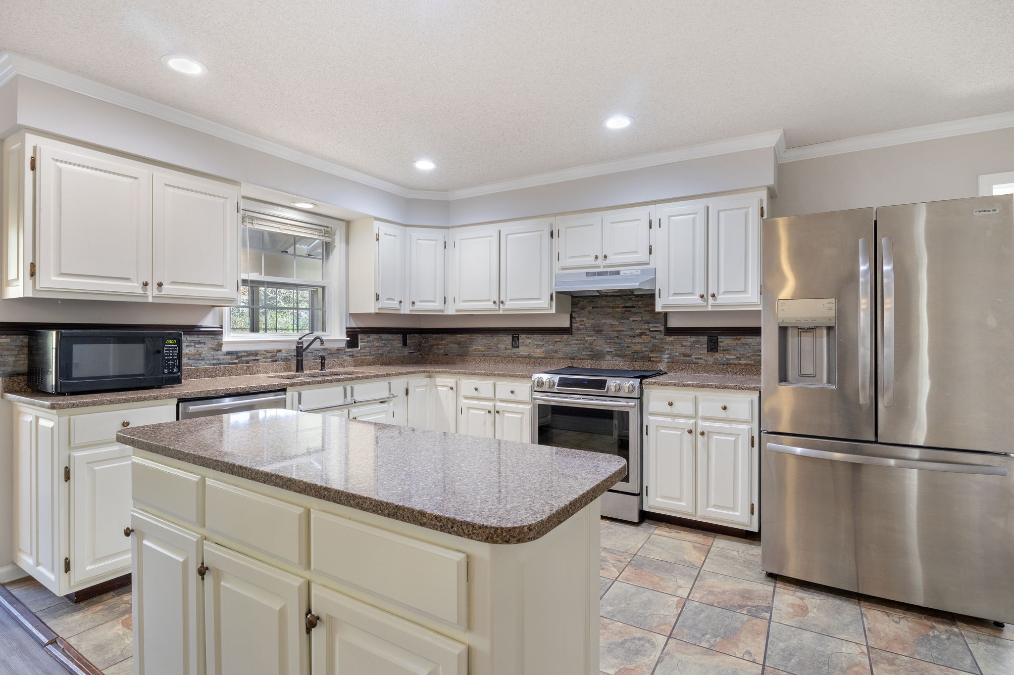 100 Rose Way Tullahoma, TN 37388 - Photo 15 of 44