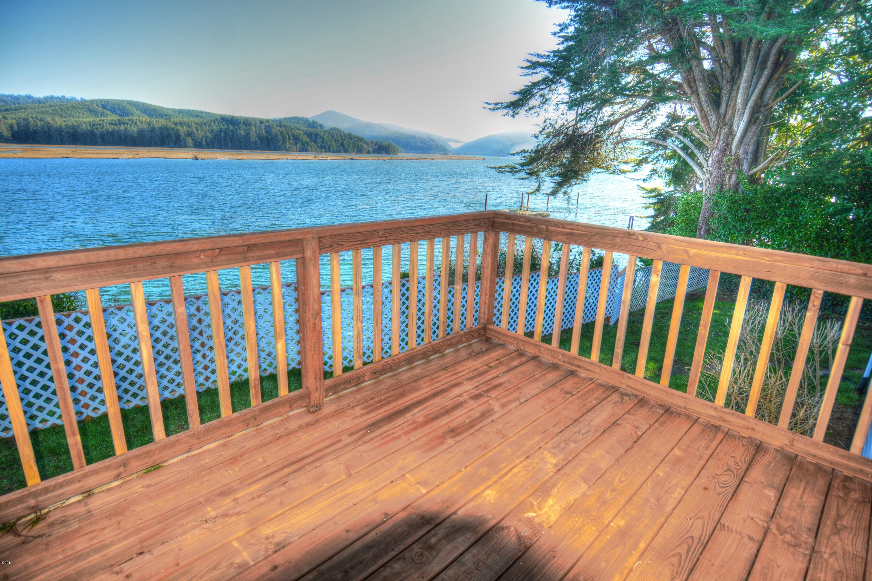 507 Southeast Moffitt Road Waldport, OR 97394 - Photo 10 of 30 Deck