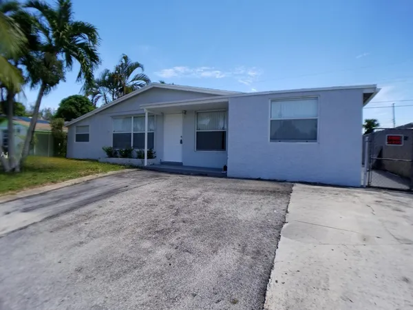 $2,600 | 1561 West 11th Street, Riviera Beach, FL 33404