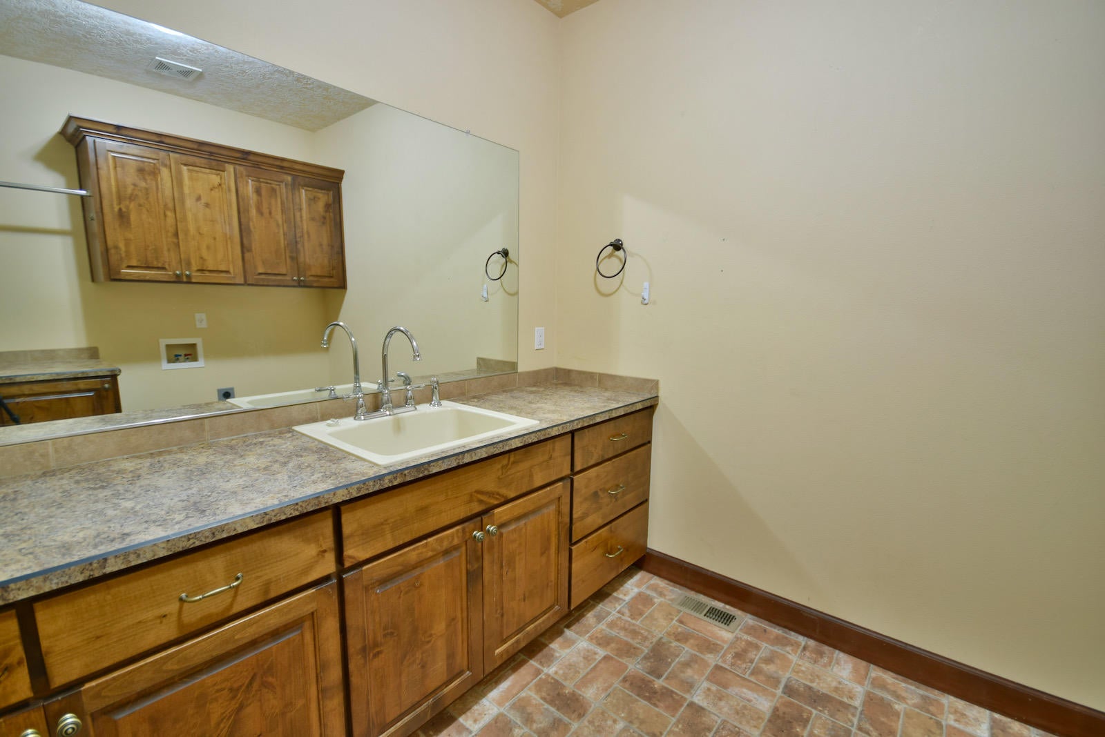 59985 Navajo Road Bend, OR 97702 - Photo 26 of 43 DSC_0034