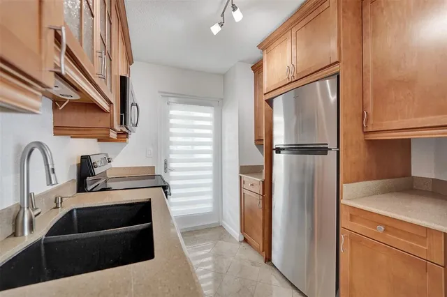 $550,000 | 710 North Ocean Boulevard, Unit 910, Pompano Beach, FL 33062