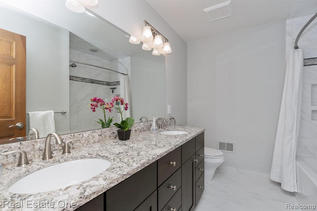 3449 Summit Ridge Drive Rochester Hills, MI 48306 - Photo 34 of 44