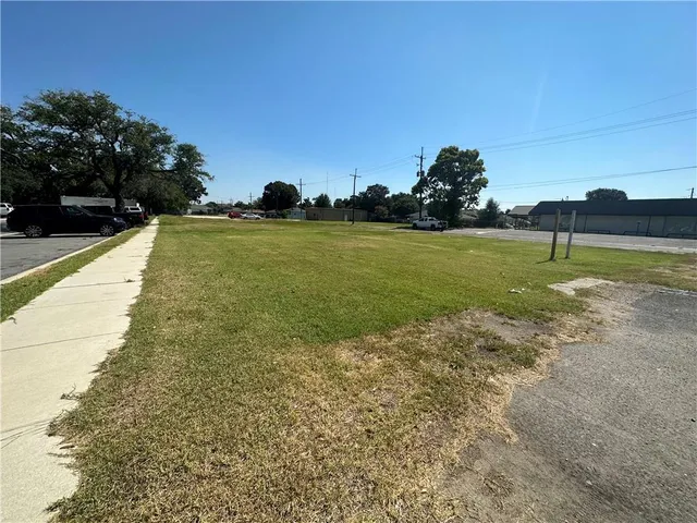 $170,000 | 1001-1007 West St Bernard Highway, Chalmette, LA 70043