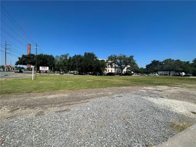 $170,000 | 1001-1007 West St Bernard Highway, Chalmette, LA 70043