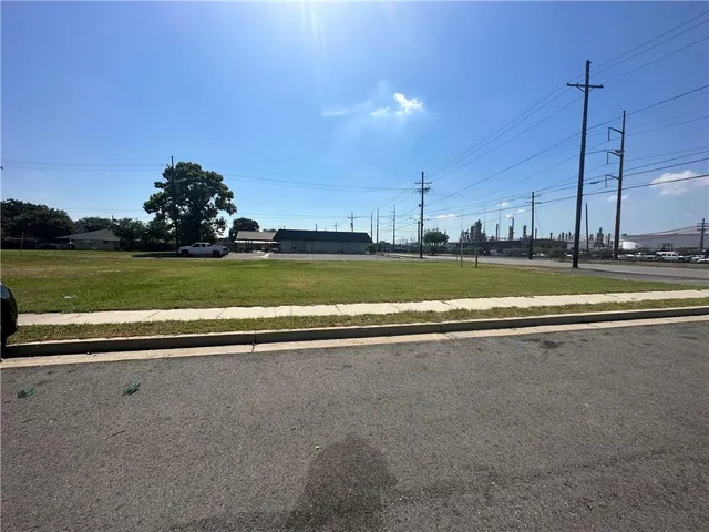 $170,000 | 1001-1007 West St Bernard Highway, Chalmette, LA 70043