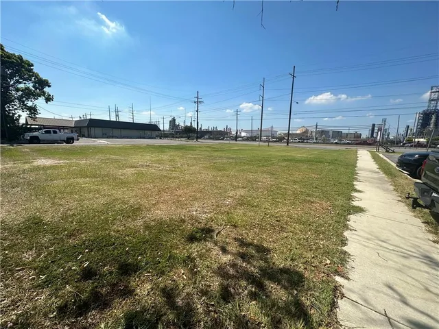 $170,000 | 1001-1007 West St Bernard Highway, Chalmette, LA 70043