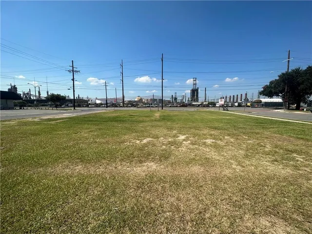 $170,000 | 1001-1007 West St Bernard Highway, Chalmette, LA 70043