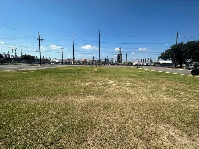 $170,000 | 1001-1007 West St Bernard Highway, Chalmette, LA 70043
