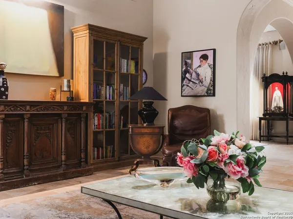 a view of entryway with workspace