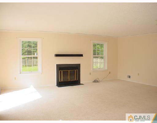 28 Rice East Brunswick, NJ 08816 - Photo 4 of 8 Gallery Image 4