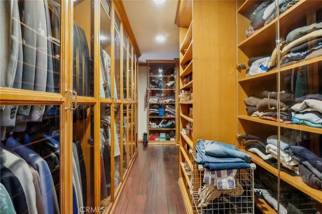 a view of a livingroom with furniture and a ceiling fan