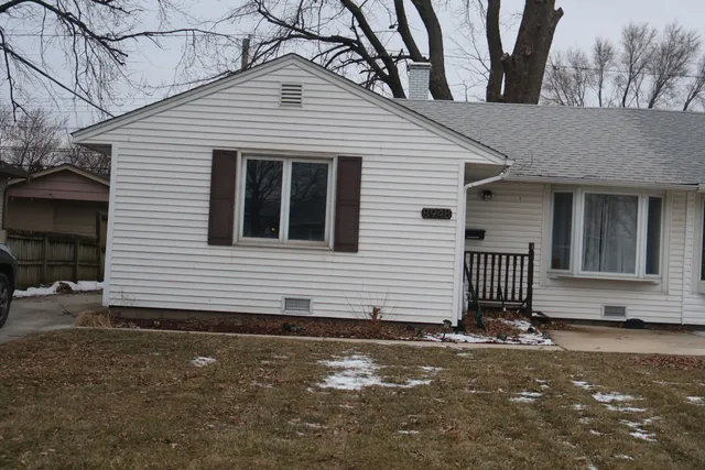 $255,000 | 8948 South Main Street, Hometown, IL 60456