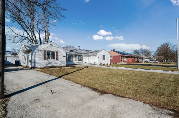 $255,000 | 8948 South Main Street, Hometown, IL 60456