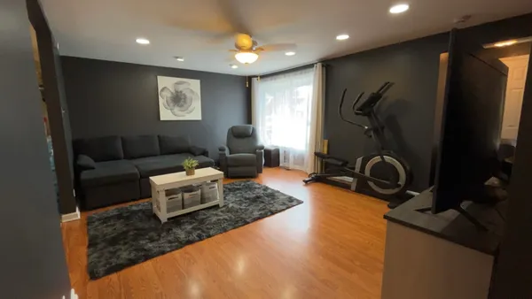 $255,000 | 8948 South Main Street, Hometown, IL 60456
