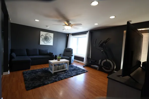 $255,000 | 8948 South Main Street, Hometown, IL 60456