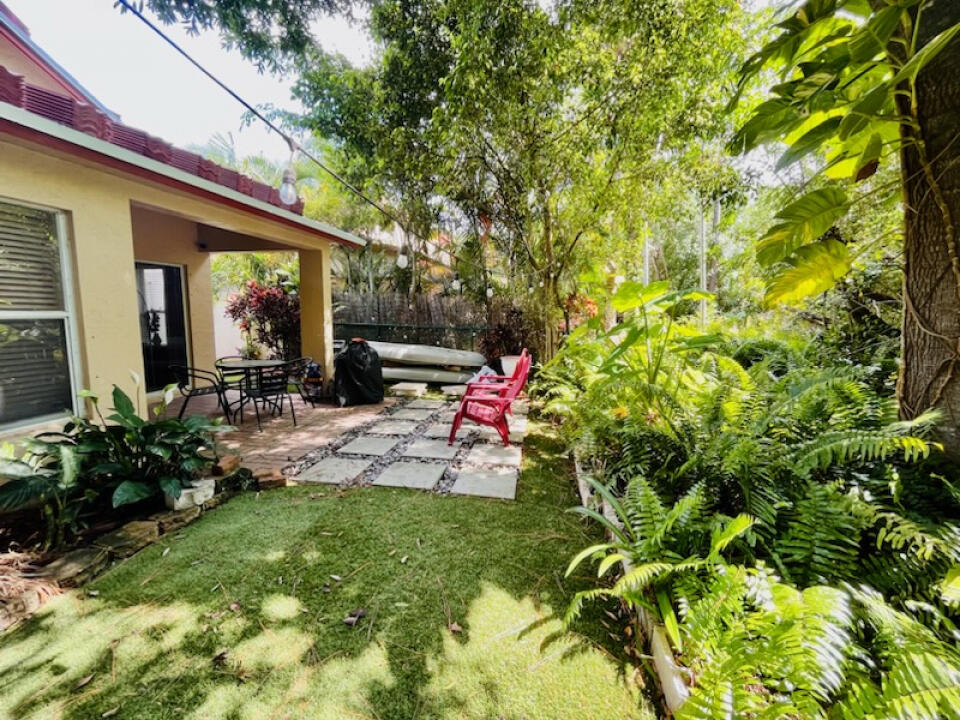 1039 Via Jardin Riviera Beach, FL 33418 - Photo 17 of 23 16