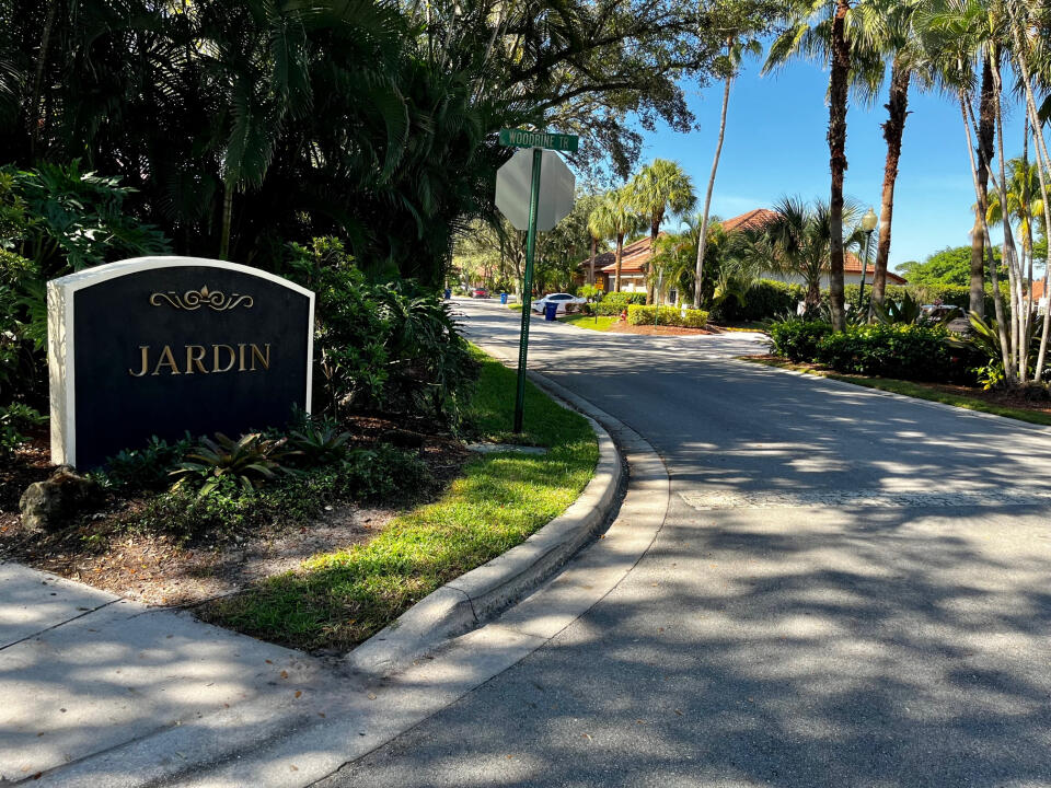 1039 Via Jardin Riviera Beach, FL 33418 - Photo 19 of 23 18