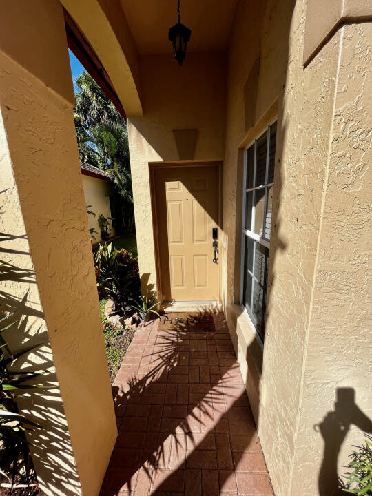 1039 Via Jardin Riviera Beach, FL 33418 - Photo 3 of 23 2
