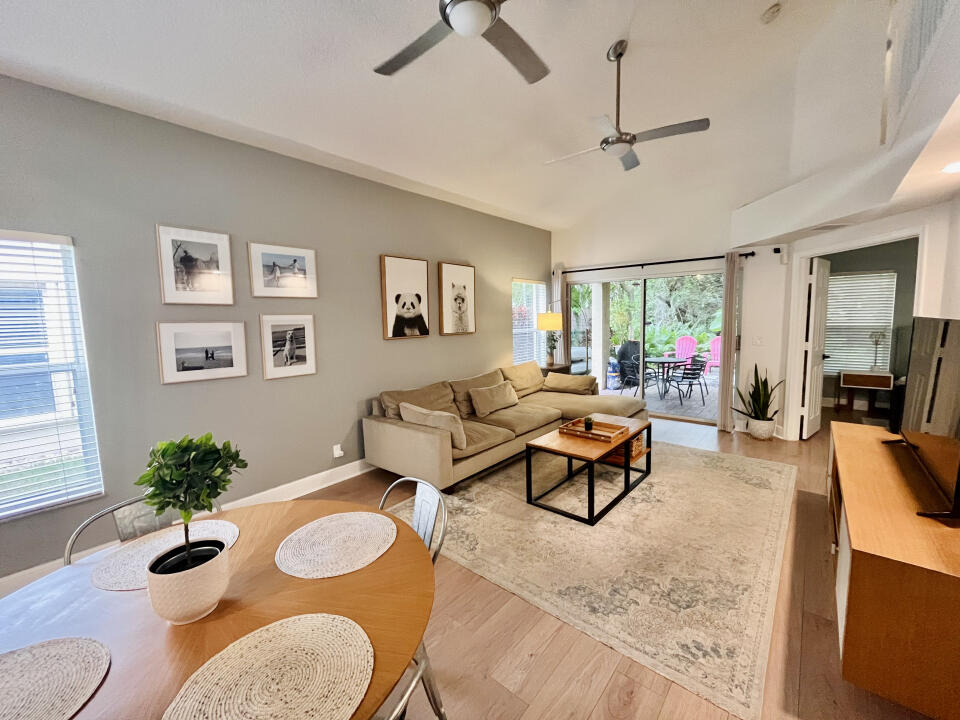 1039 Via Jardin Riviera Beach, FL 33418 - Photo 5 of 23 4