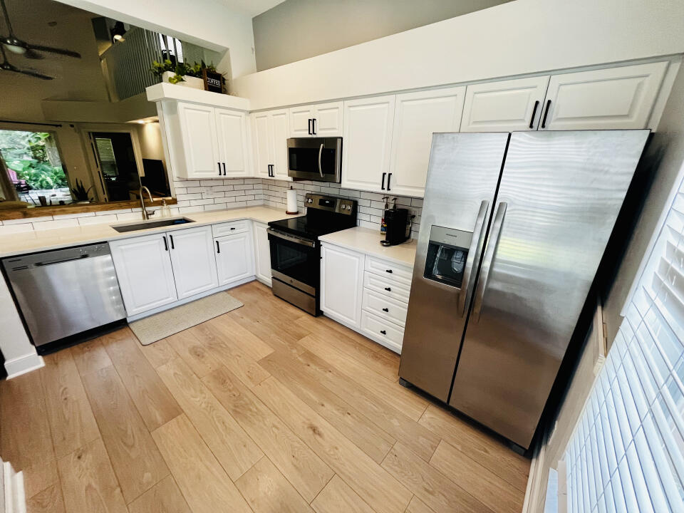 1039 Via Jardin Riviera Beach, FL 33418 - Photo 6 of 23 5