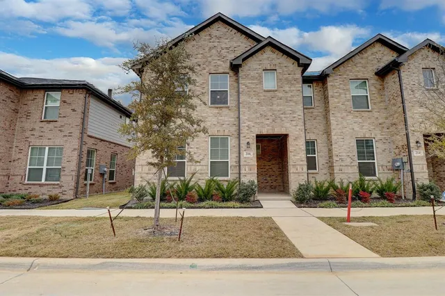 $2,500 | 216 Territory Trail, Fort Worth, TX 76120