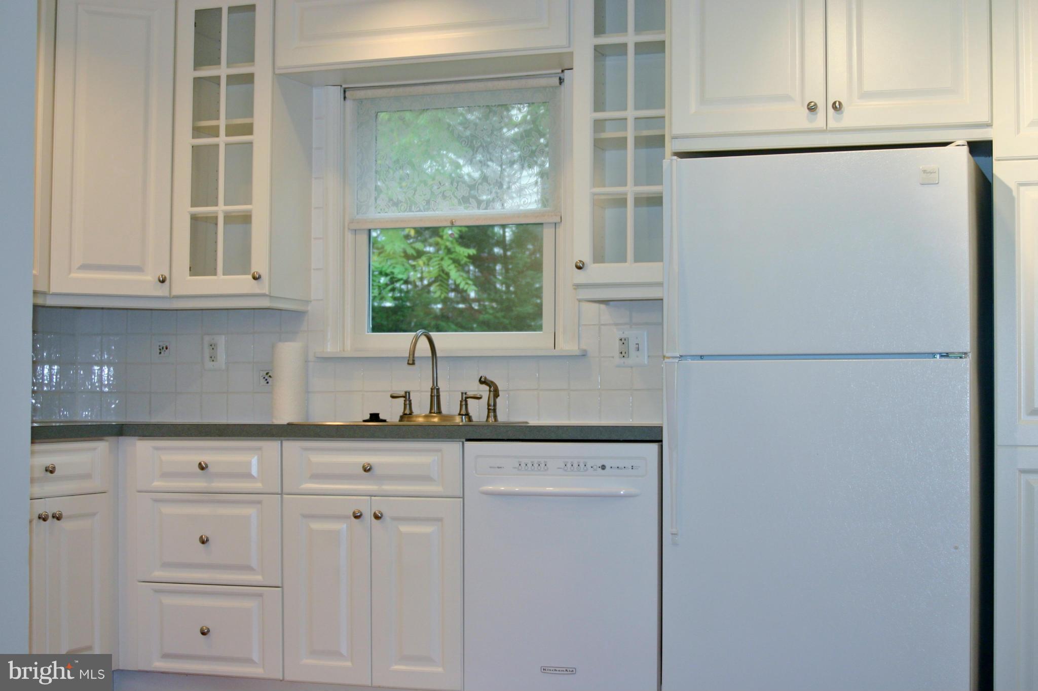 112 Calvert Road Rockville, MD 20850 - Photo 6 of 13 Kitchen